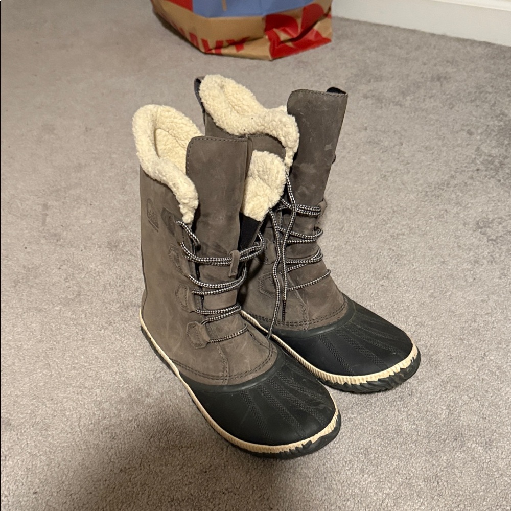 Sorel Black Faux Fur Lined Boots